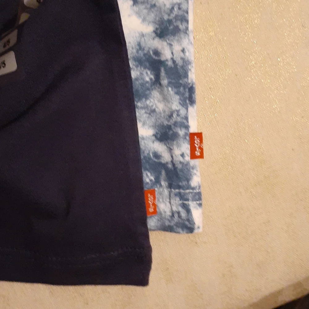 LEVI'S 2PK STRAUSS CO  SHIRTS NWT 4/5 SET Reg $44